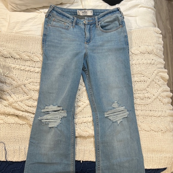 NWOT! Hollister Light Denim Wash Flare Jeans - Picture 1 of 6